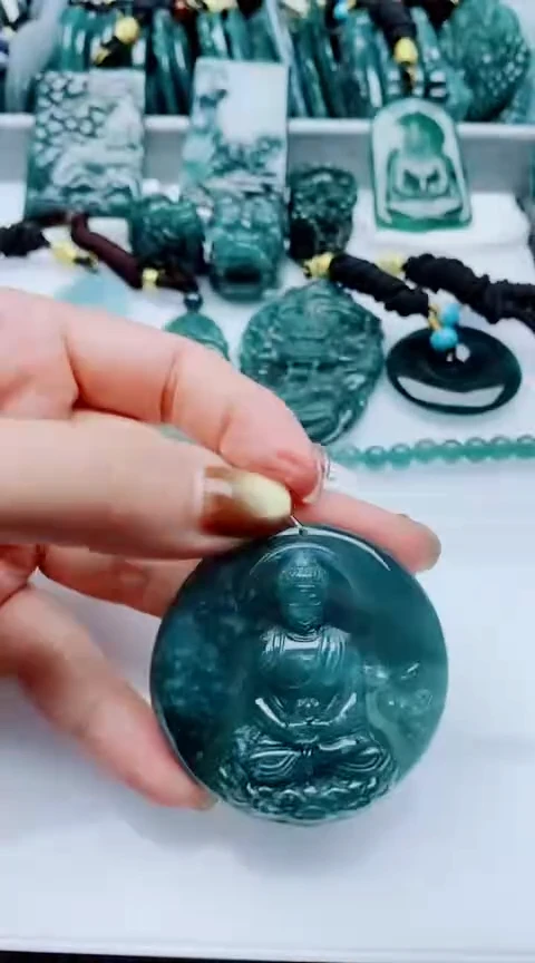 颈饰未镶嵌翡翠