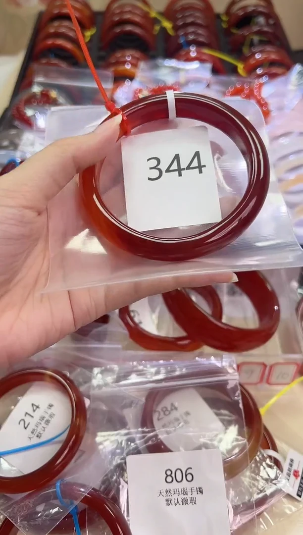 玛瑙/玉髓手镯未镶嵌64圈口*344