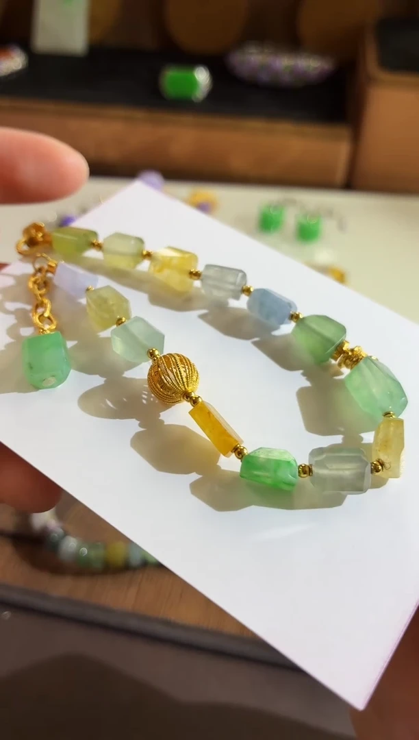 18K金镶嵌手链翡翠手饰