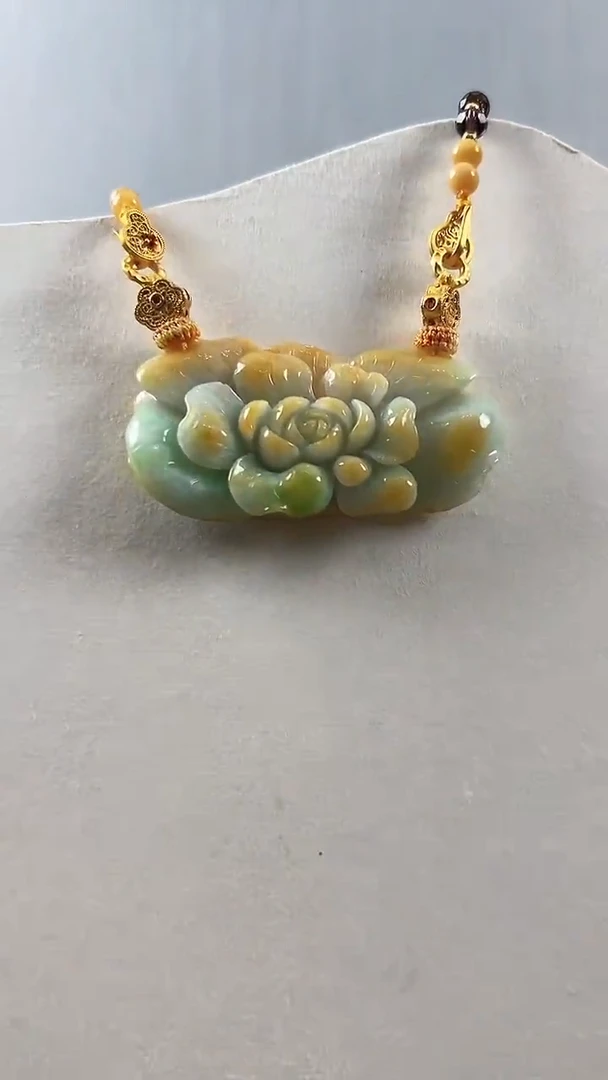 翡翠未镶嵌颈饰花开富贵