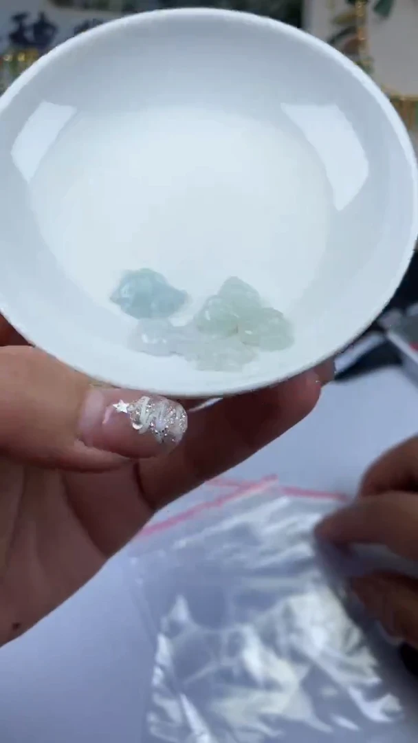【闪购商品】翡翠颈饰未镶嵌天然翡翠5颗小熊86
