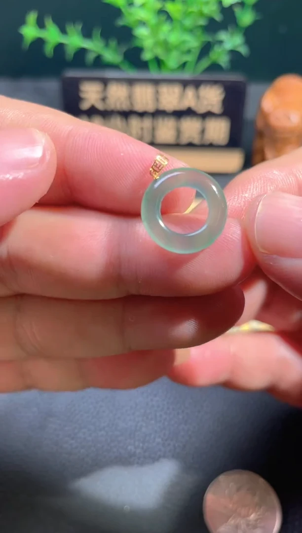 颈饰18K金镶嵌翡翠翡翠