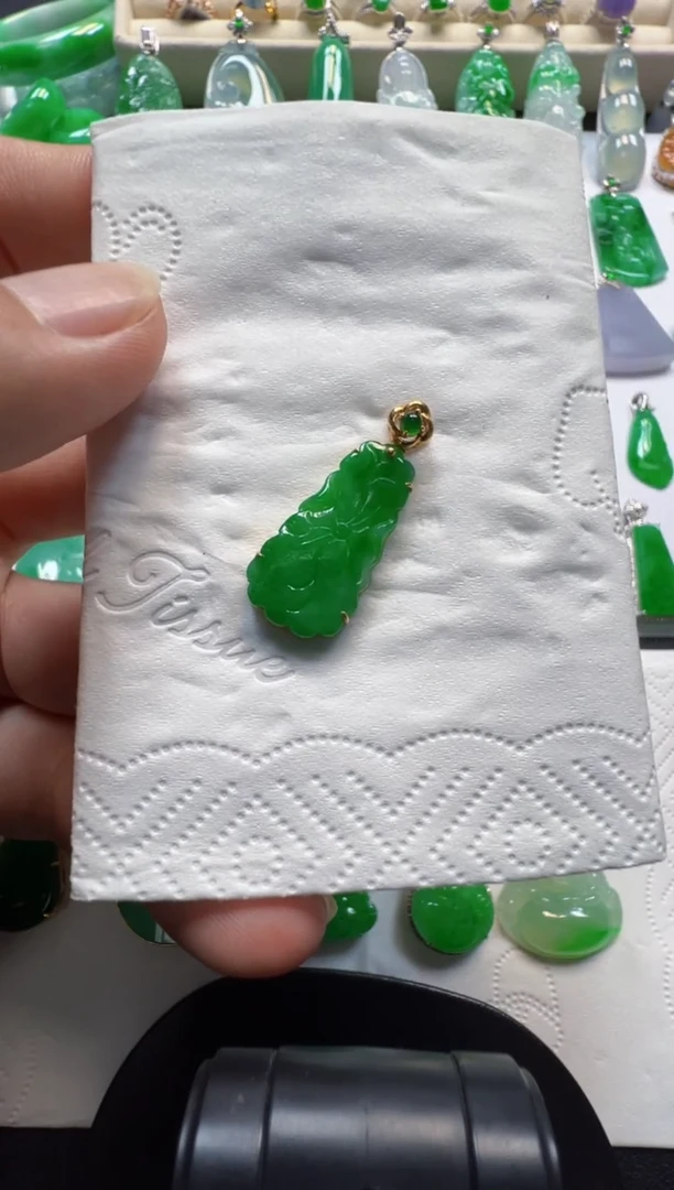 吊坠(不含链)18K金镶嵌翡翠1580