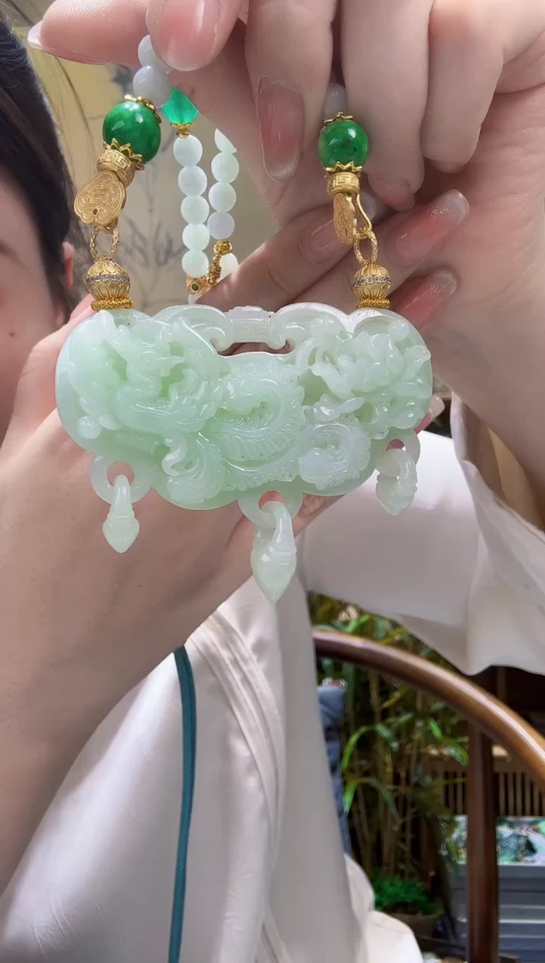 翡翠未镶嵌颈饰吊坠