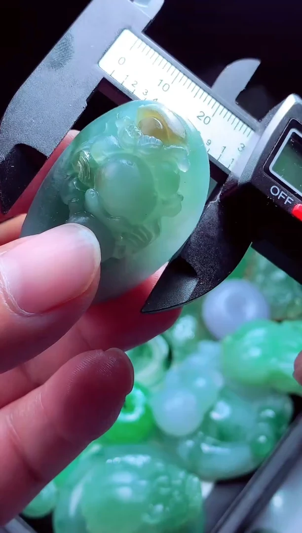 未镶嵌定制翡翠小*?翡翠毛货定制