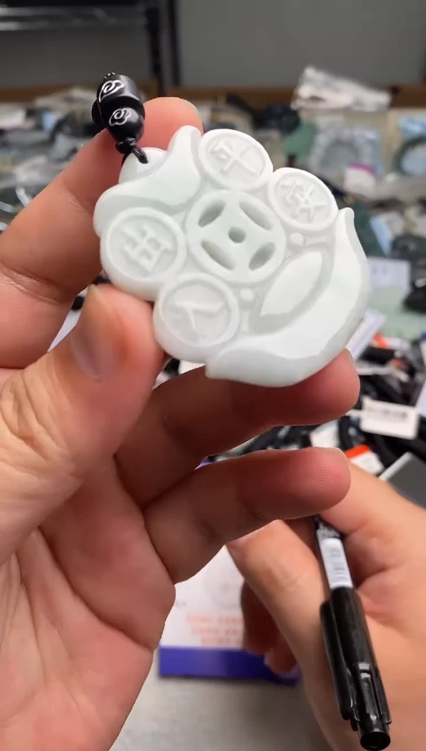 翡翠未镶嵌颈饰多样性发其一