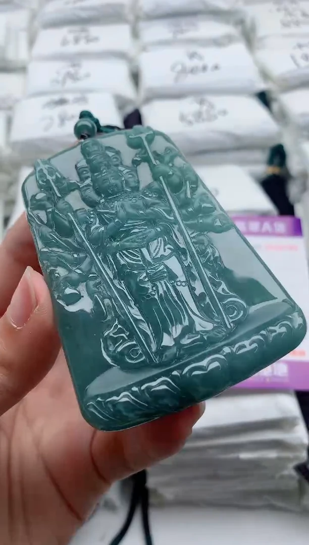 翡翠未镶嵌颈饰·