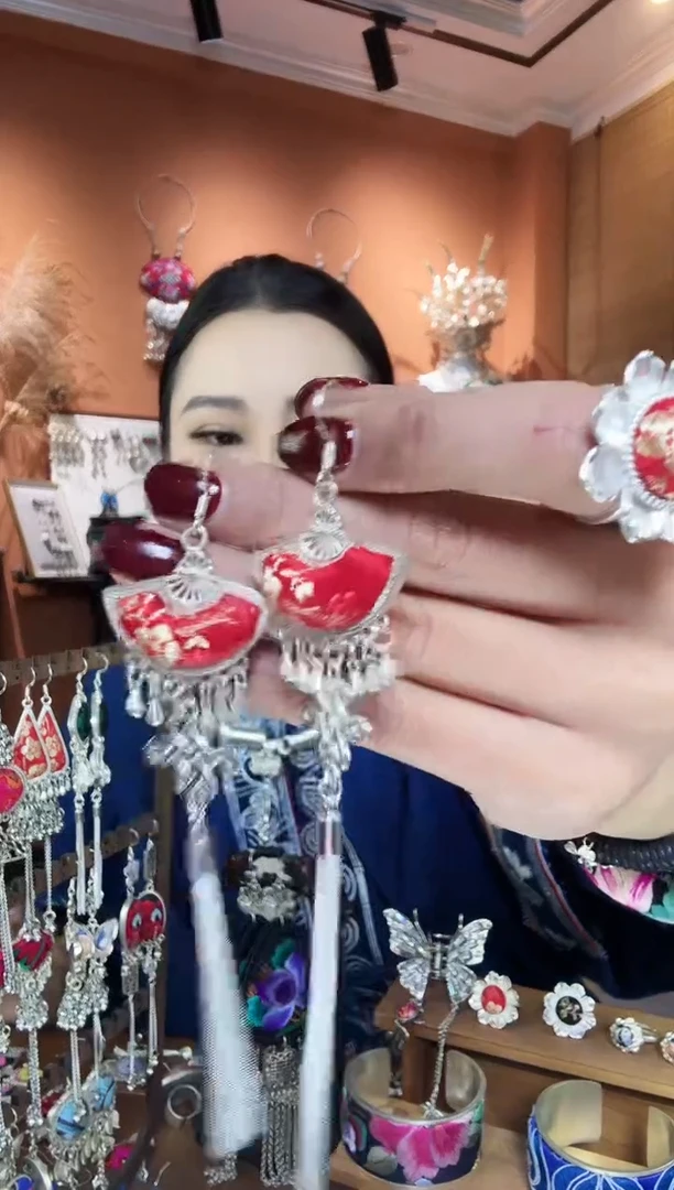 【闪购商品】刺绣纯手工民族风耳环