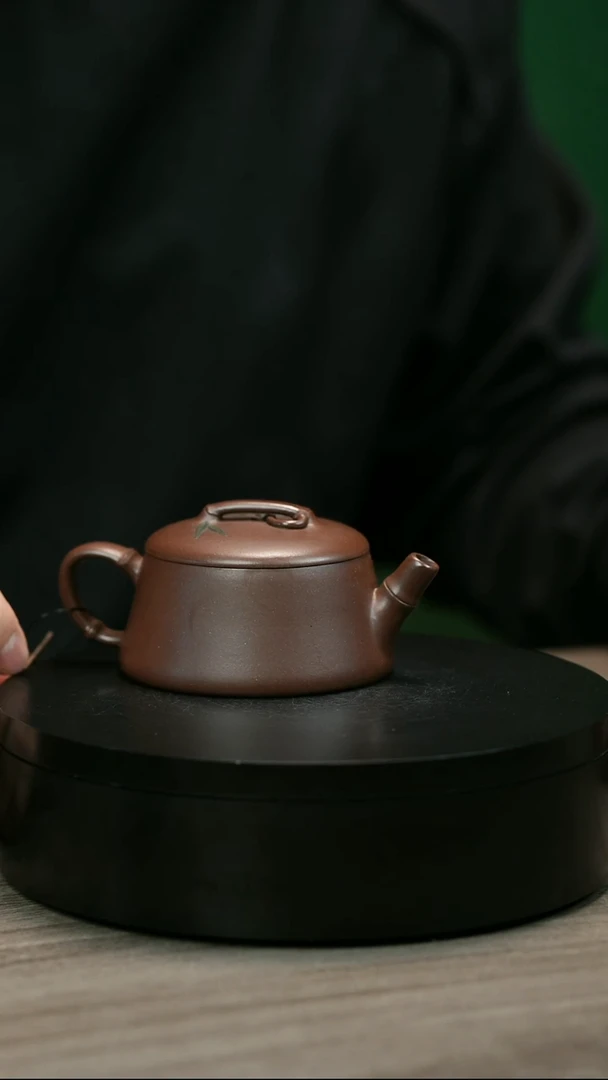 茶壶紫砂－**东H2377周卓琴贴叶竹瓢
