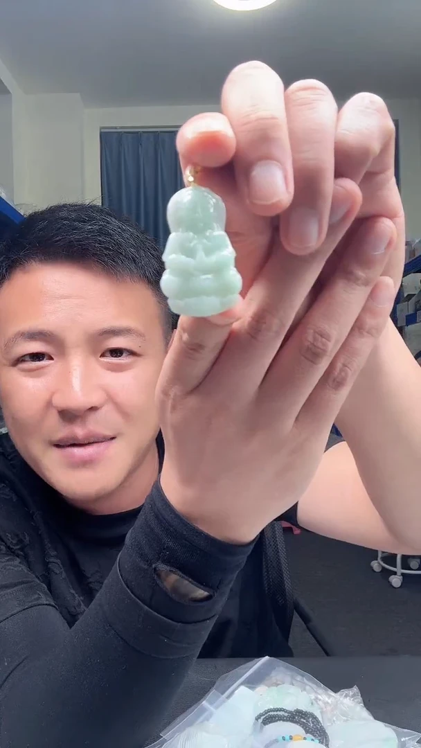 翡翠未镶嵌颈饰d307