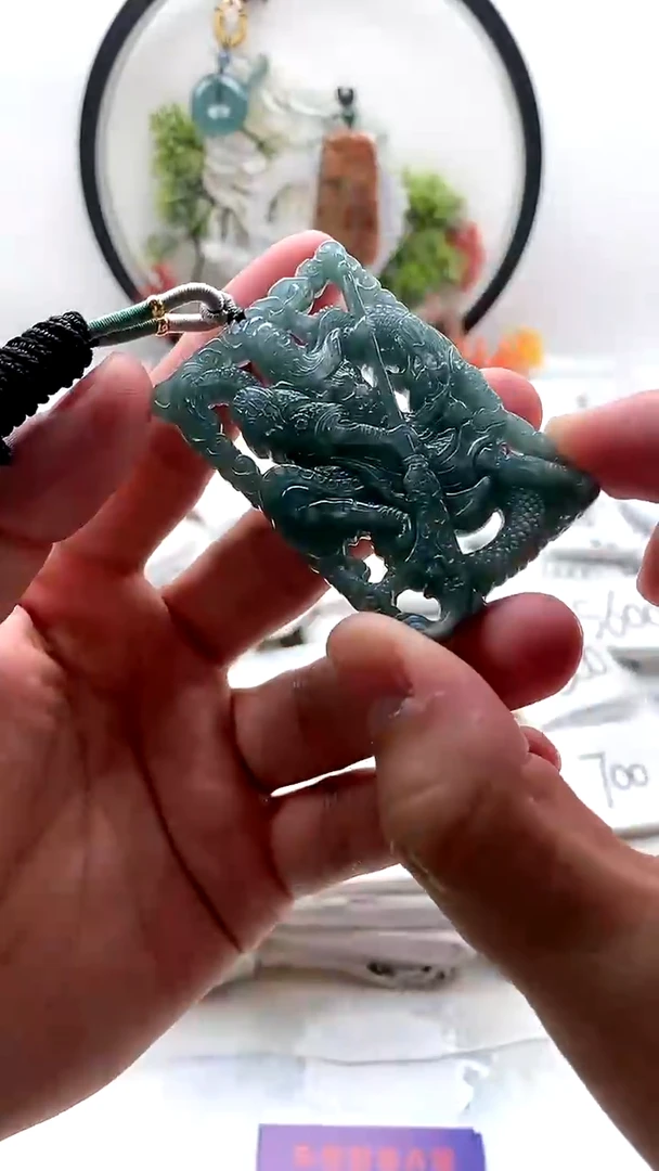 颈饰未镶嵌翡翠关公