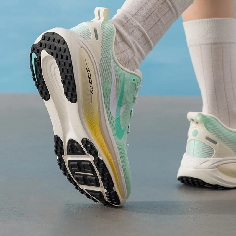 耐克NIKE女跑鞋2025新款Vomero18缓震透气公路运动鞋跑步鞋IH7349
