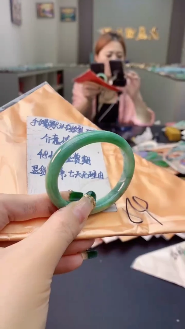 翡翠手镯未镶嵌0282022080