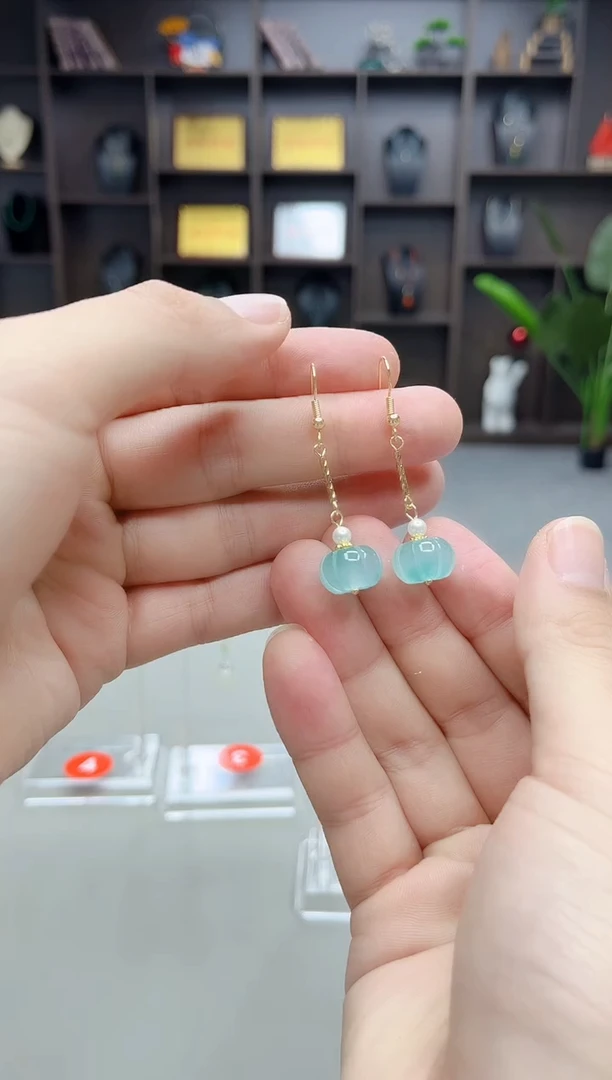 未镶嵌石英质玉（天山翠）耳饰226000