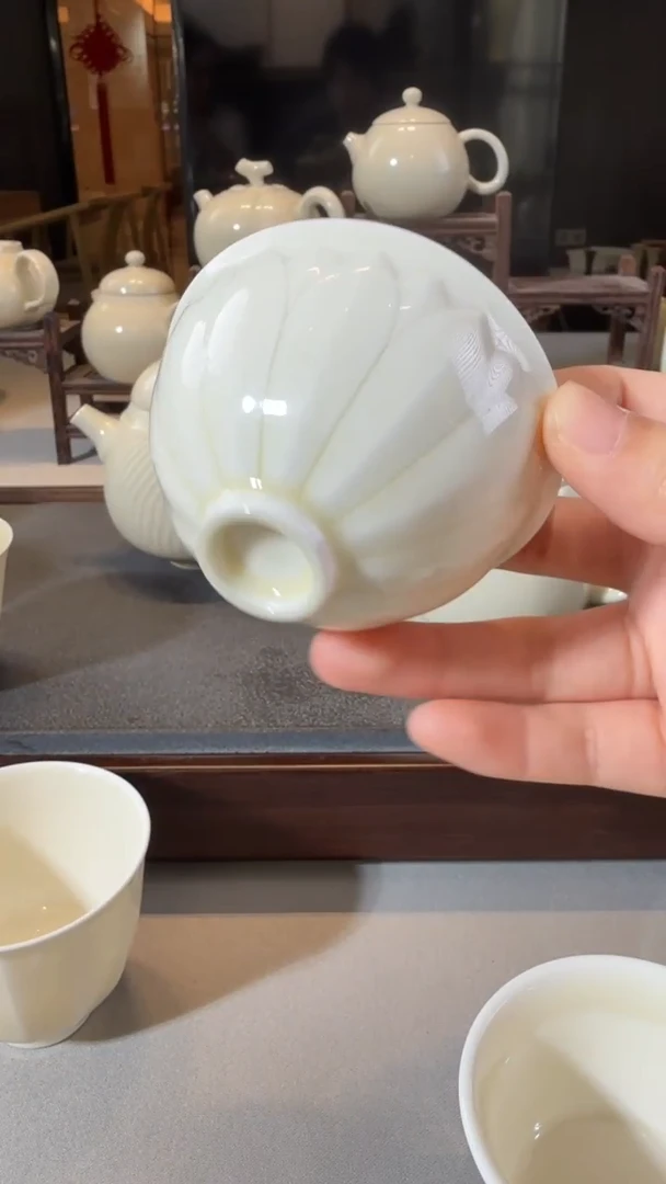 微瑕孤品莲瓣鸡心杯