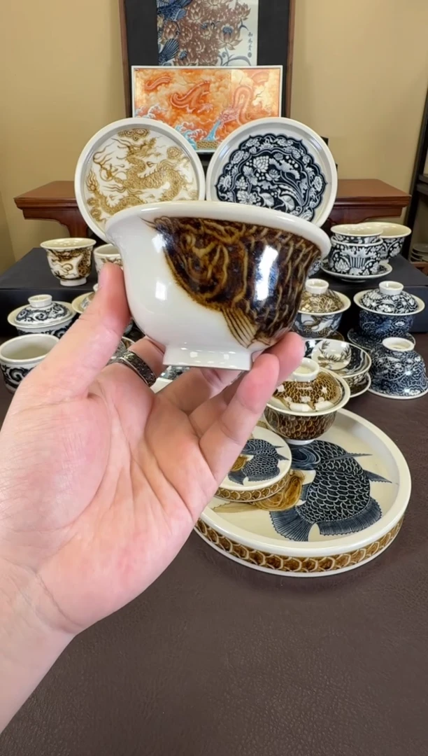 二号釉金龙鱼压手杯