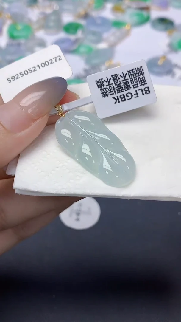 翡翠18K金镶嵌颈饰天然缅甸a货翡翠