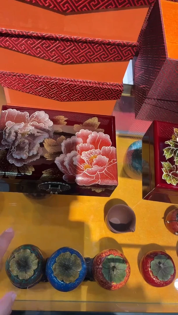 扬州漆器彩绘21cm大双牡丹