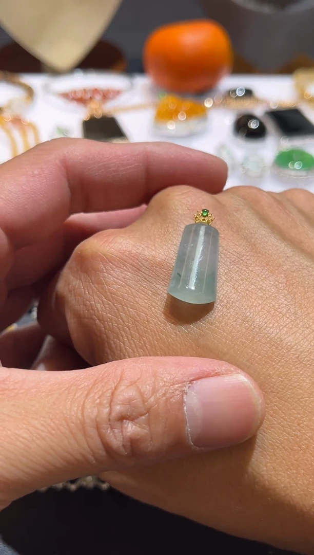 颈饰18K金镶嵌翡翠翡翠A货 闪购多样性