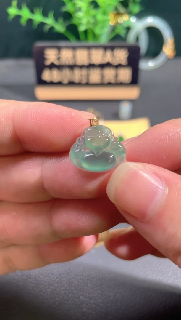 翡翠18K金镶嵌颈饰翡翠