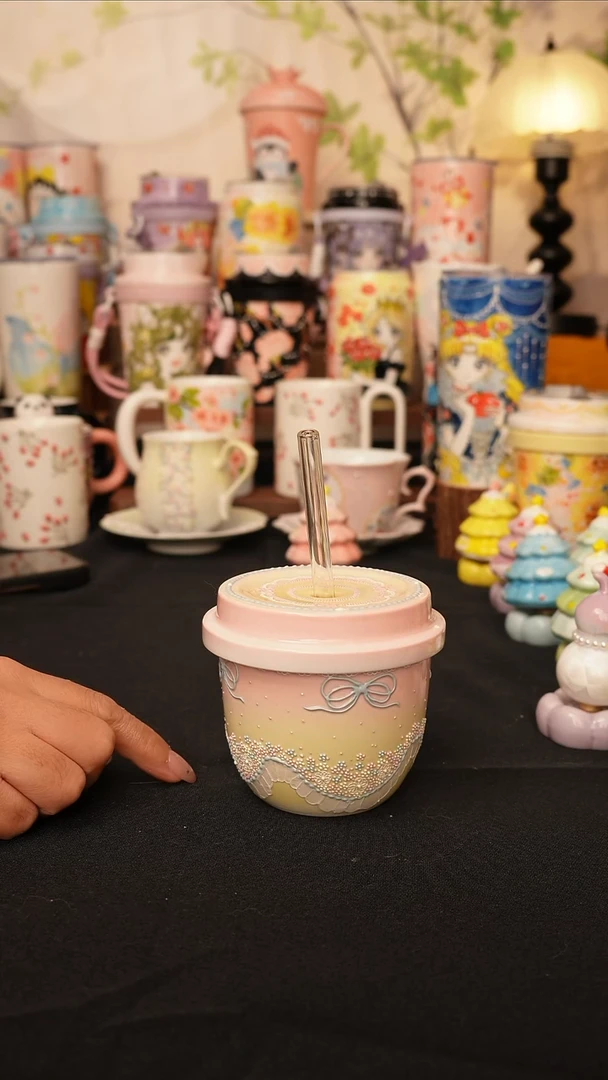 陶景德镇手绘的杯子