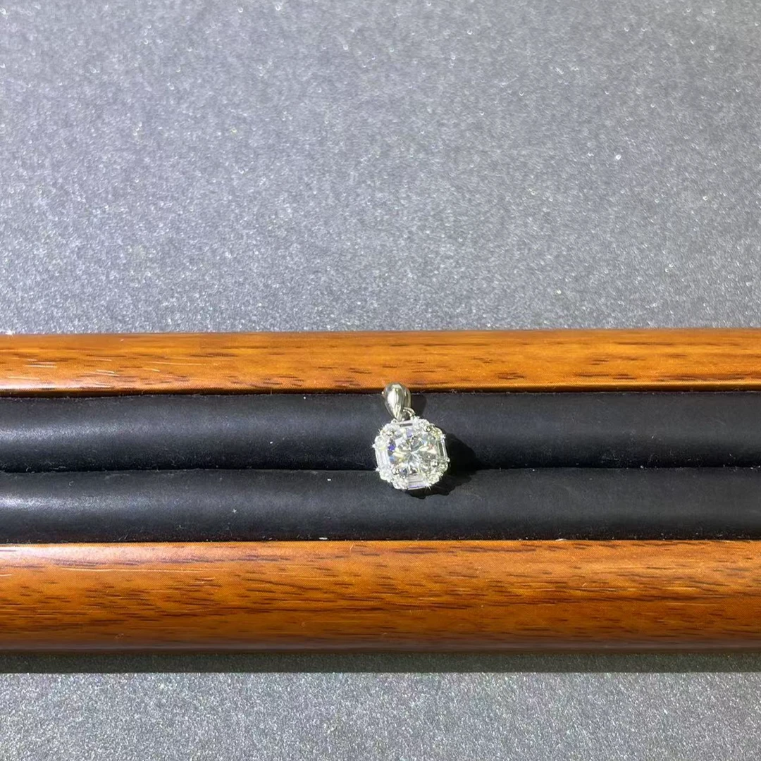 s6836白色满镶方吊坠多样发