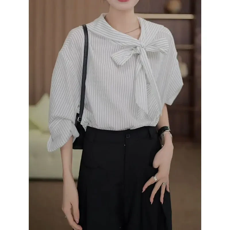 早春穿搭一整套女2025春季新款宽松条纹衬衫＋西装裤两件套设计感