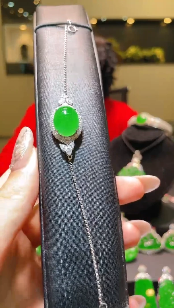 【闪购商品】翡翠吊坠(不含链)18K金镶嵌A45