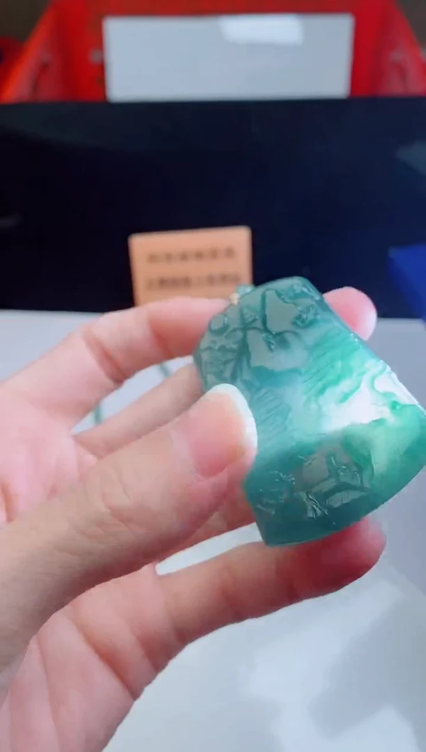 颈饰未镶嵌翡翠   ·