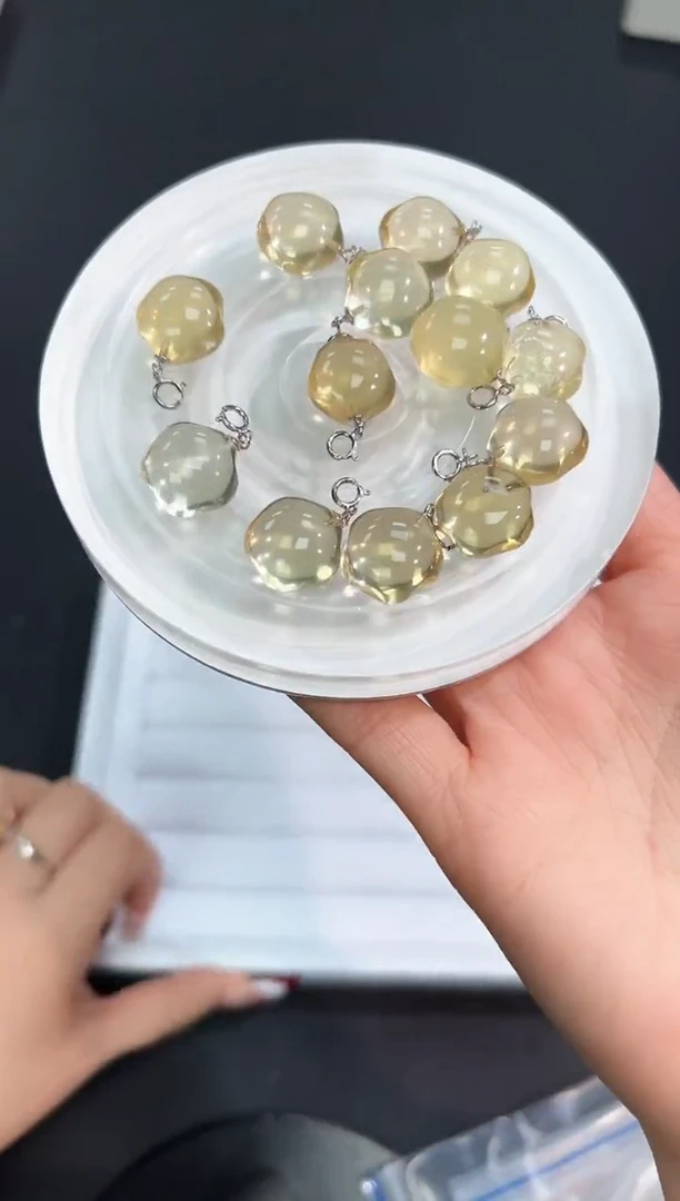 【闪购商品】水晶吊坠(不含链)银S925镶嵌4n多样性发其一/1个