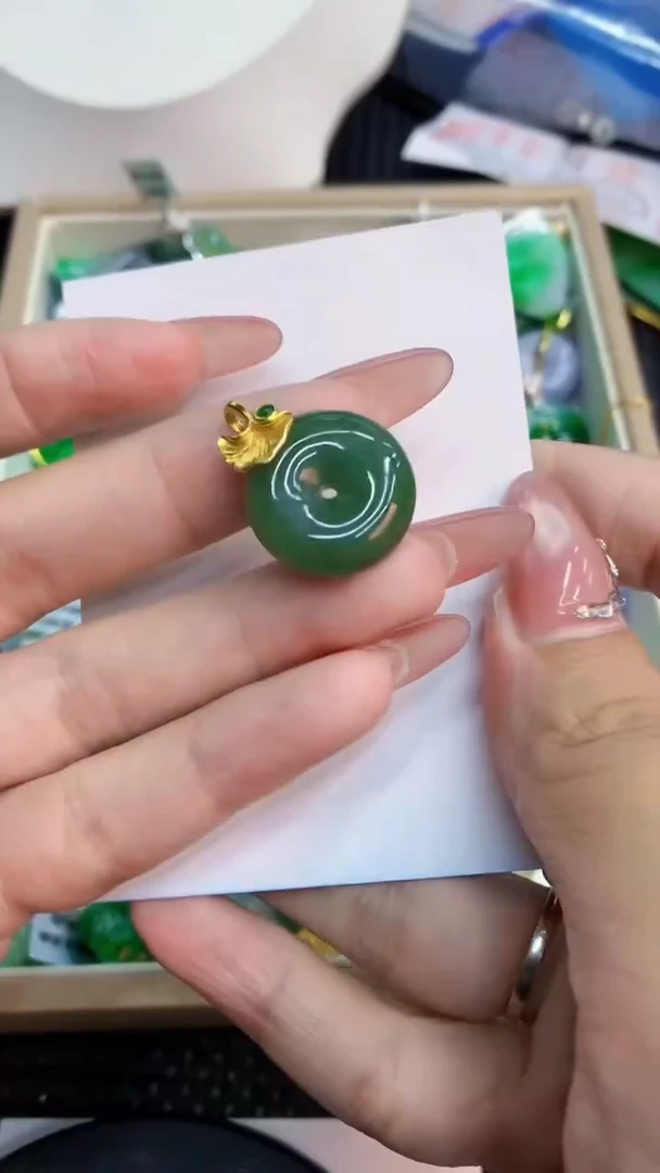 翡翠未镶嵌吊坠(不含链)1