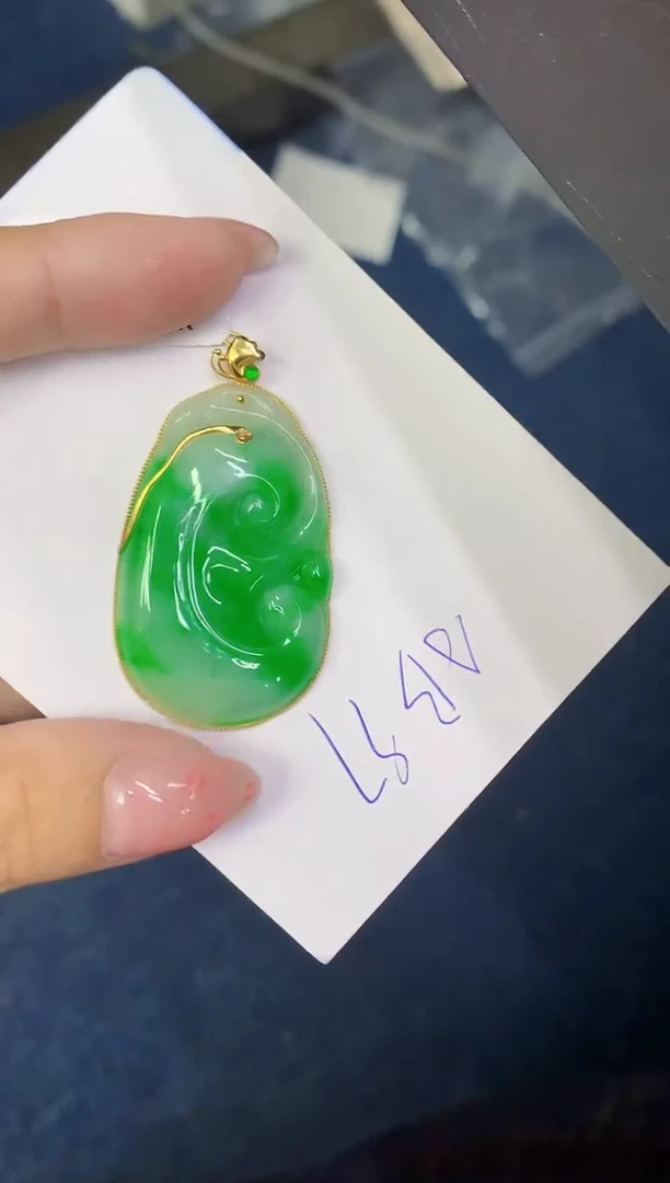 翡翠18K金镶嵌颈饰缅甸天然翡翠A货