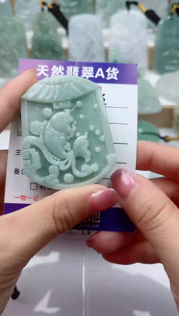 颈饰未镶嵌翡翠