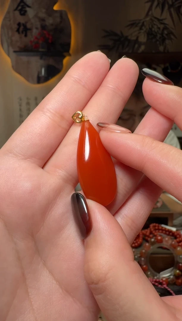 18K金镶嵌原矿无优化无注胶吊坠南红玛瑙一个