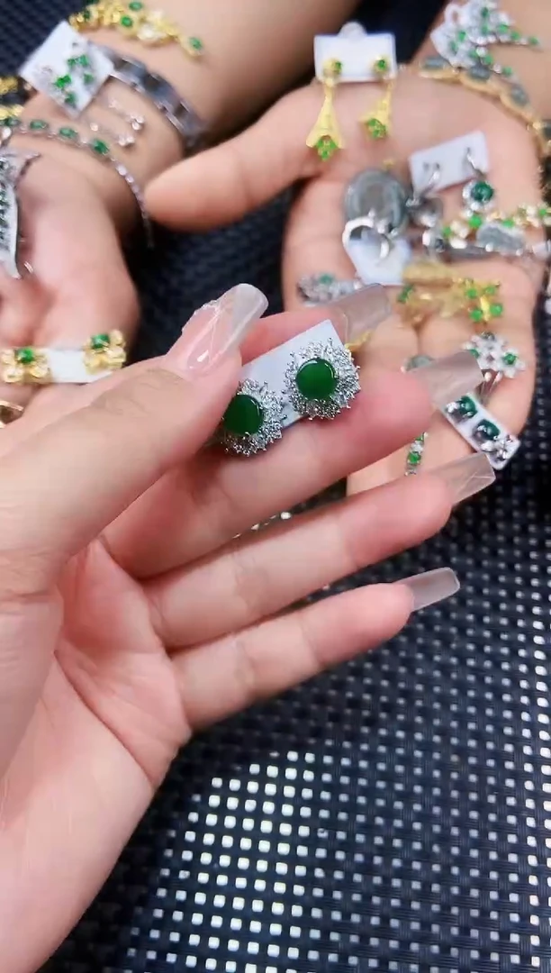 【闪购商品】翡翠耳饰未镶嵌111111111