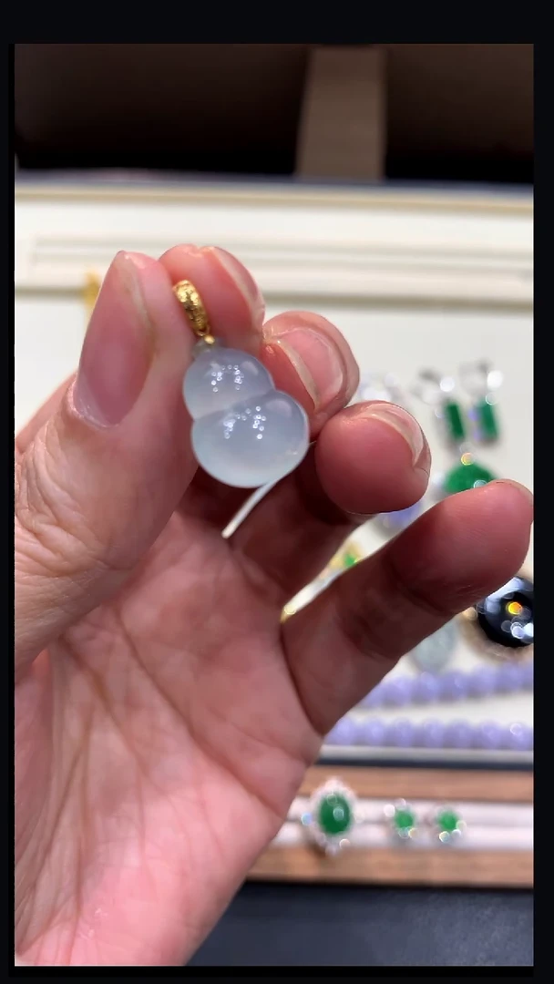 吊坠(不含链)18K金镶嵌翡翠吊坠1