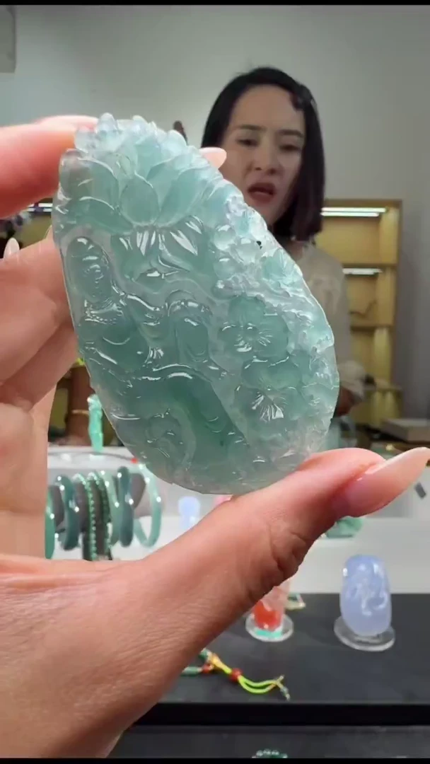 吊坠(不含链)未镶嵌翡翠观音（多样性发其一）