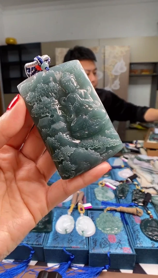 颈饰未镶嵌翡翠 多样性发其一