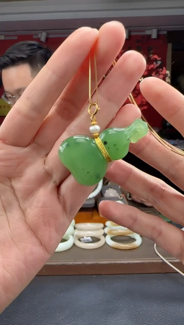 颈饰未镶嵌和田玉碧玉苹果绿葫芦吊坠