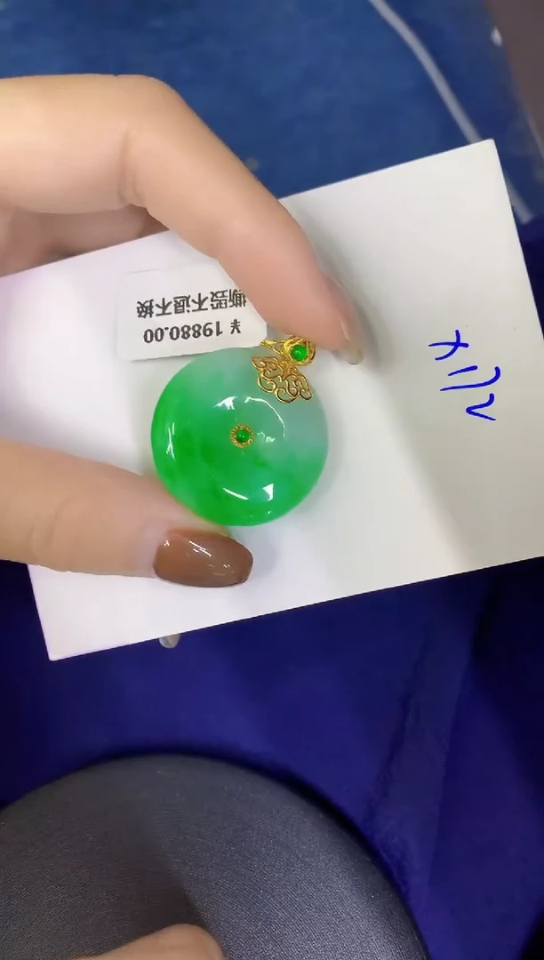 颈饰18K金镶嵌翡翠缅甸天然翡翠A货