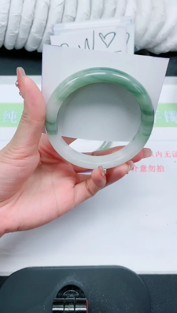 【闪购商品】石英质玉手镯未镶嵌316