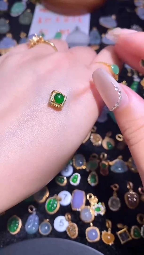 颈饰银S925镶嵌翡翠蝴****H天然a货翡翠