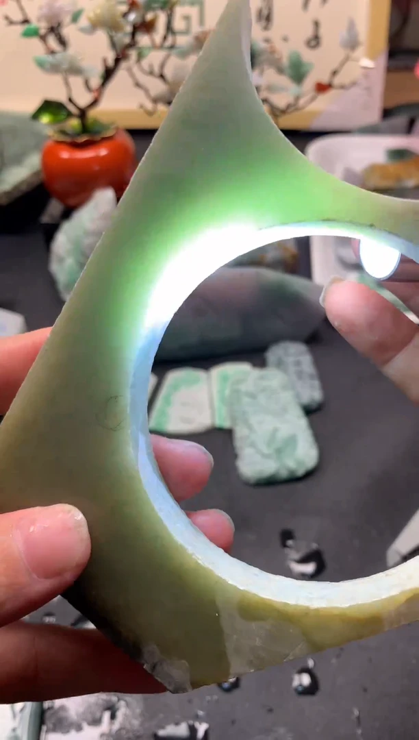 【闪购商品】翡翠颈饰未镶嵌天然翡翠A货