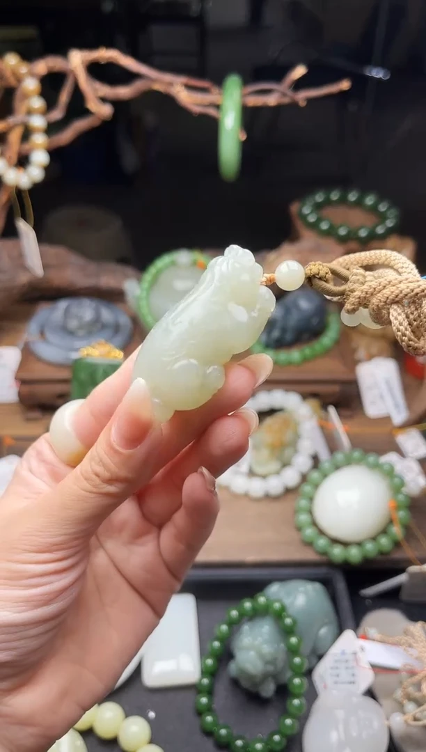 吊坠(不含链)未镶嵌和田玉且末青白 貔貅9012099