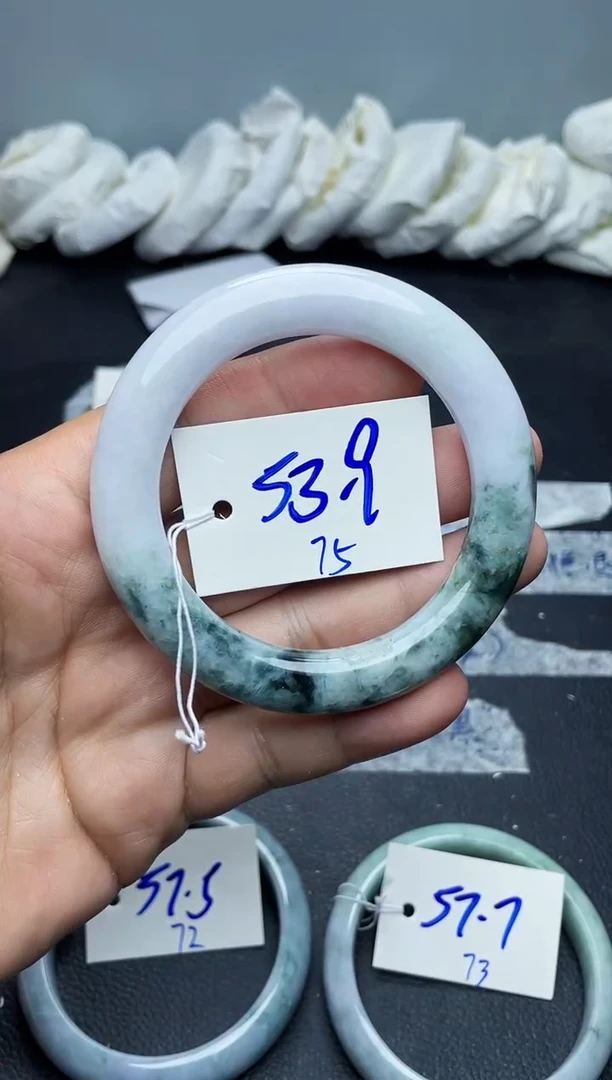 未镶嵌手镯翡翠75