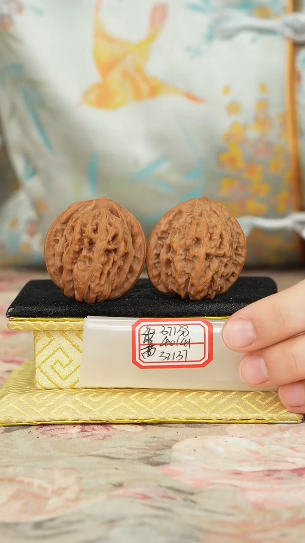 【闪购商品】文玩核桃把件一代楼