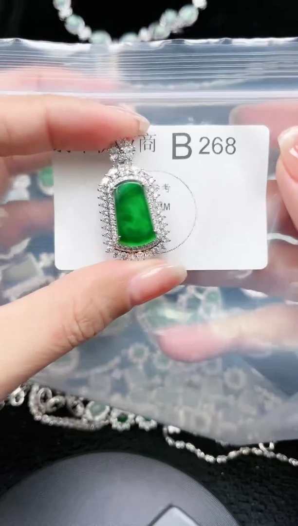 【闪购商品】翡翠颈饰未镶嵌赠皮绳268