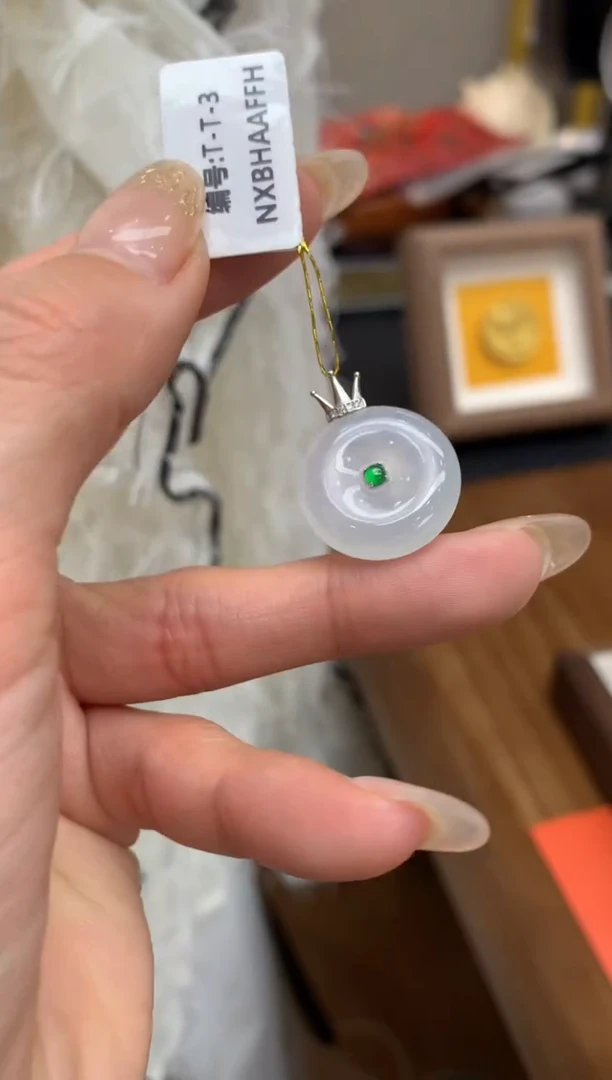 【闪购商品】翡翠颈饰18K金镶嵌平安扣