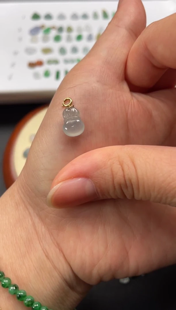 吊坠(不含链)18K金镶嵌翡翠一个JK417