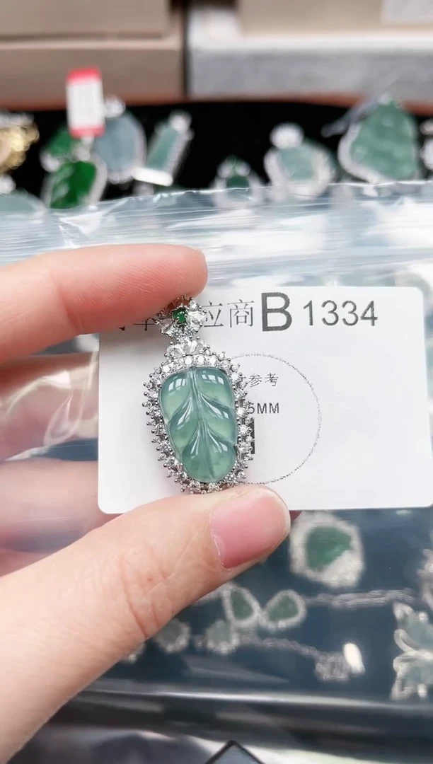 【闪购商品】翡翠颈饰未镶嵌1334赠皮绳